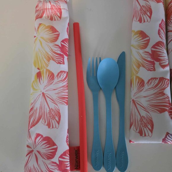 EUC Norwex 4 Set - 4 piece Utensil Set with Tropical Carry Bag - Picture 2 of 2